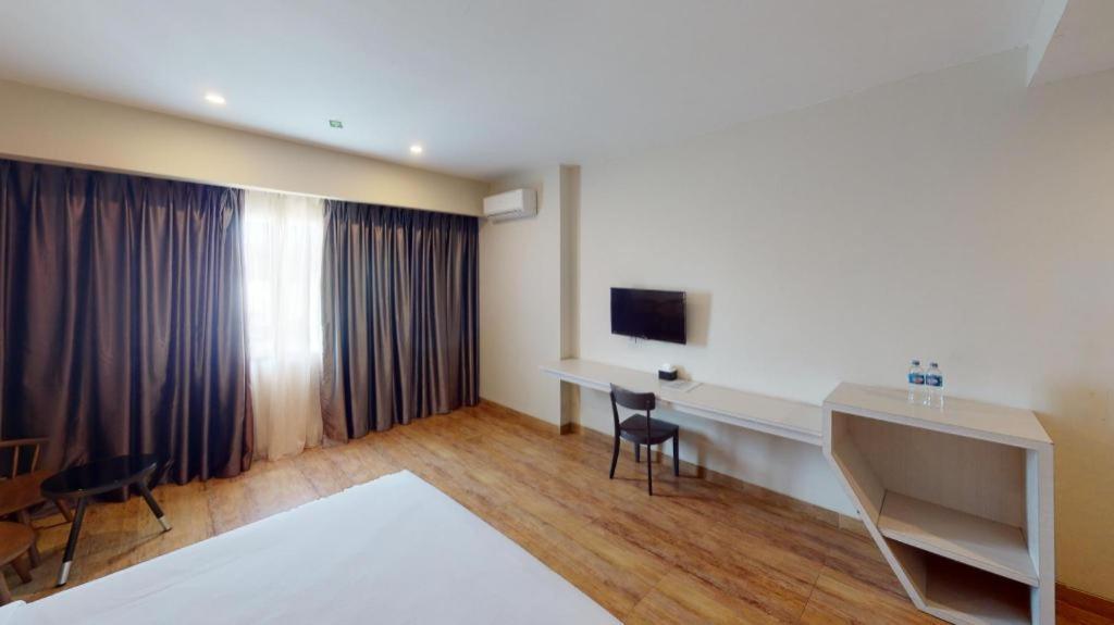 Nite And Day Batam Jodoh Square Hotel Exterior photo